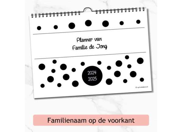 Gepersonaliseerde familieplanner schooljaar 2024-2025 met familienaam op de voorkant